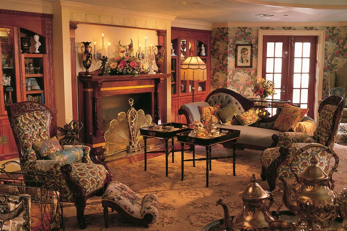 American Queen, Interior